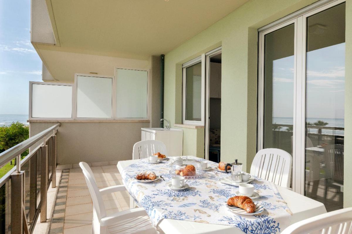Residence Brezza Di Mare San Benedetto del Tronto Exterior foto
