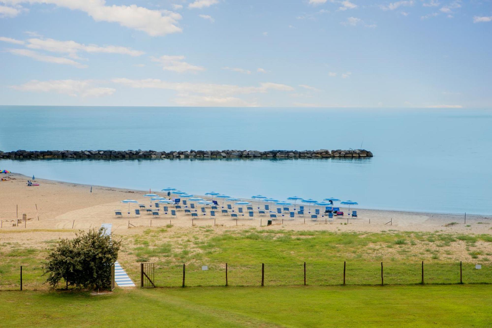Residence Brezza Di Mare San Benedetto del Tronto Exterior foto